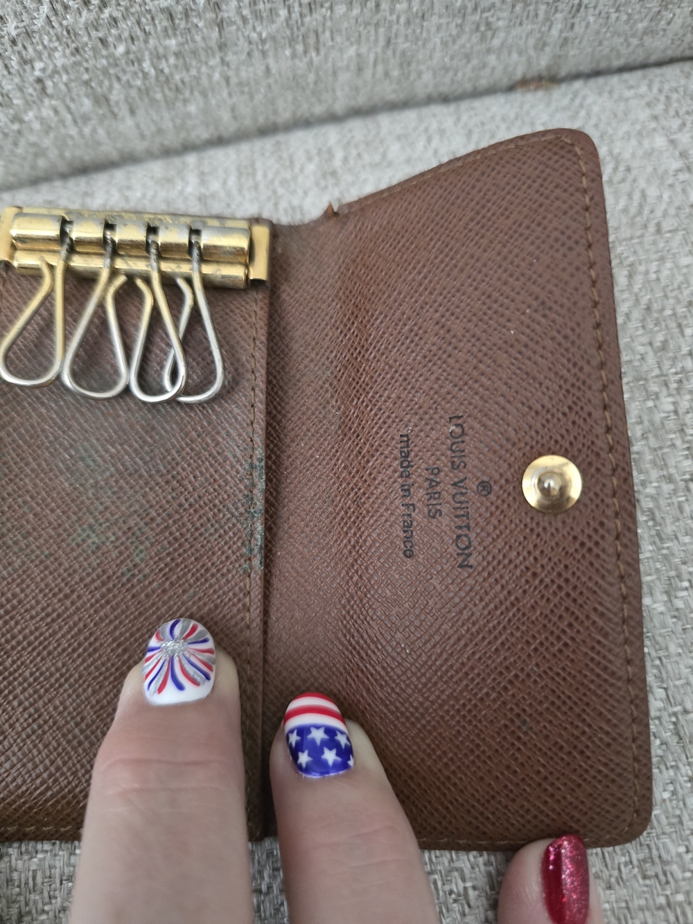 Authentic Louis Vuitton Monogram 4 Key Holder / Case - Excellent Exterior! - Picture 6 of 6
